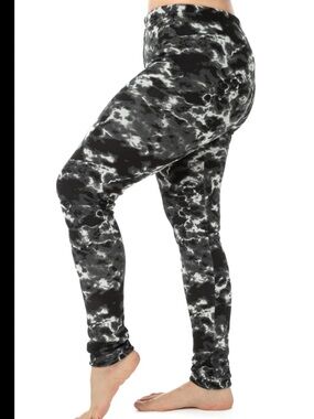 2 for $10 Just cozy fur lined black and white leggings size xs/s